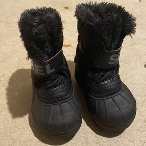 Toddlers size 6 SOREL winter boots